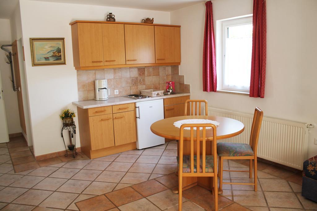 Apartmenthaus Fa Ровин Екстериор снимка