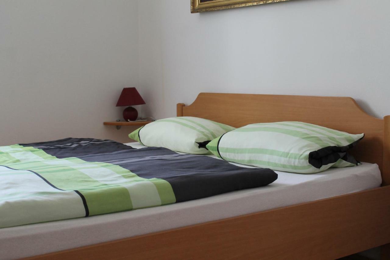 Apartmenthaus Fa Ровин Екстериор снимка