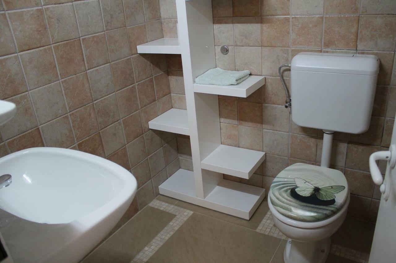 Apartmenthaus Fa Ровин Екстериор снимка