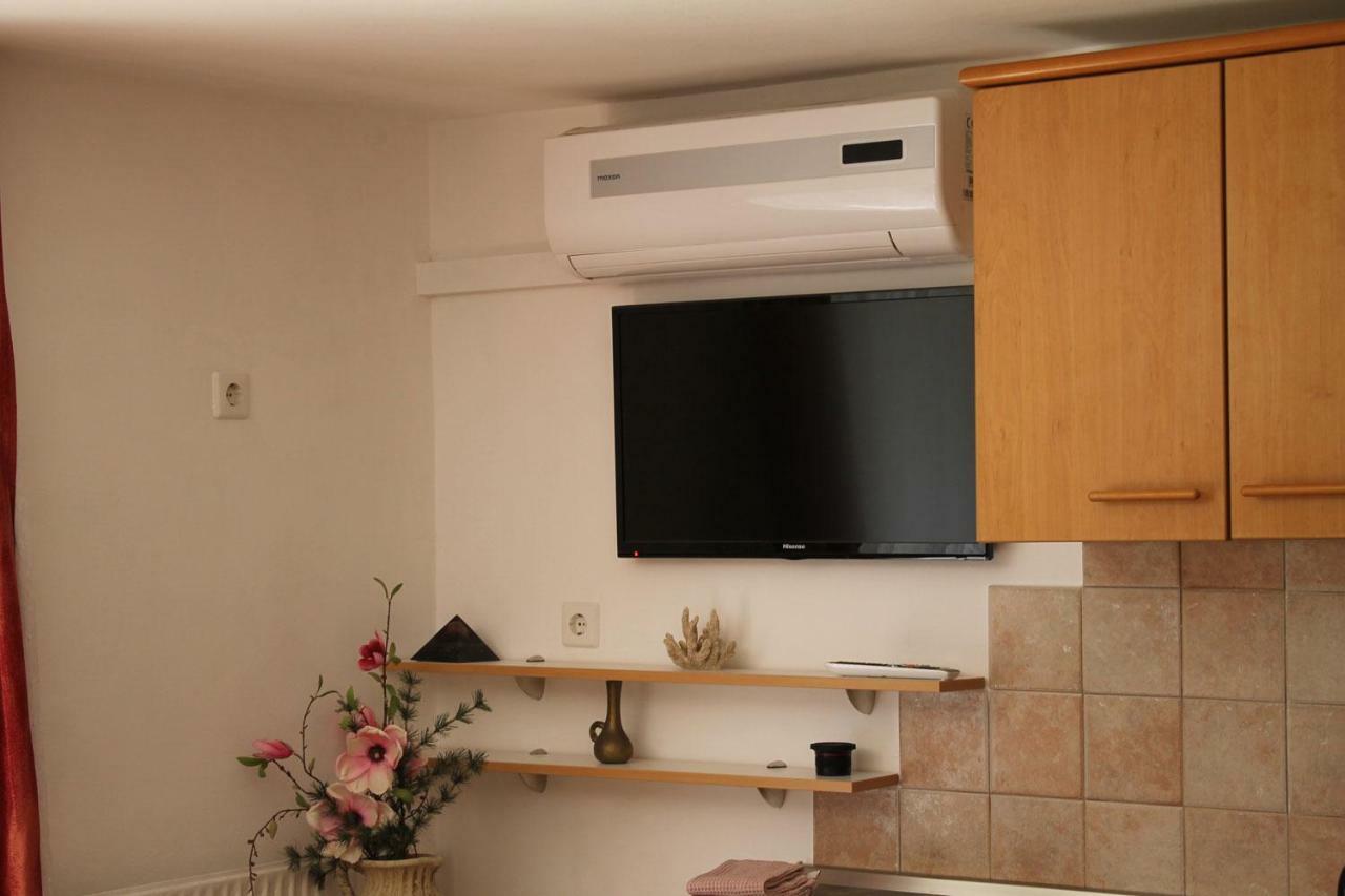 Apartmenthaus Fa Ровин Екстериор снимка