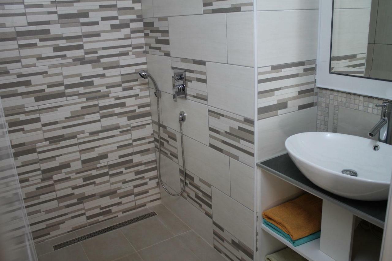 Apartmenthaus Fa Ровин Екстериор снимка