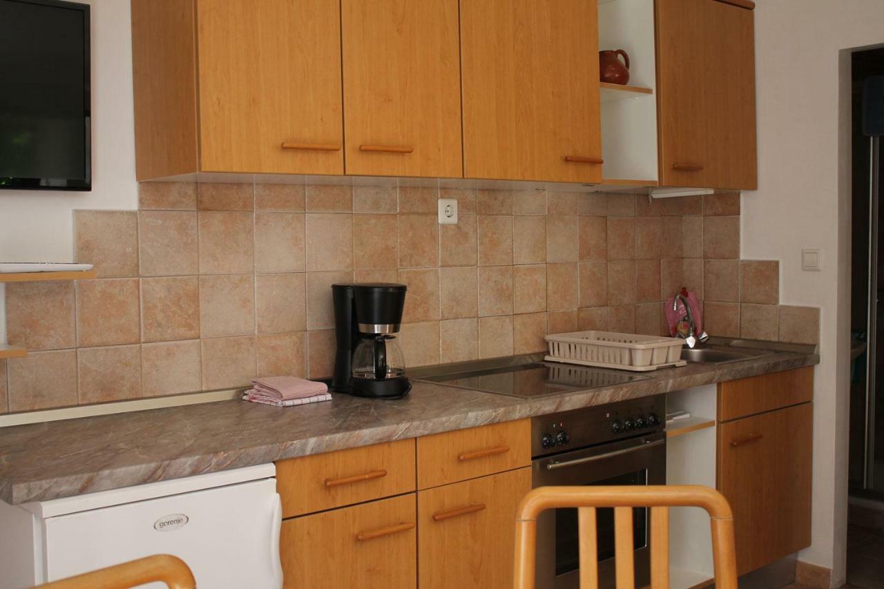 Apartmenthaus Fa Ровин Екстериор снимка