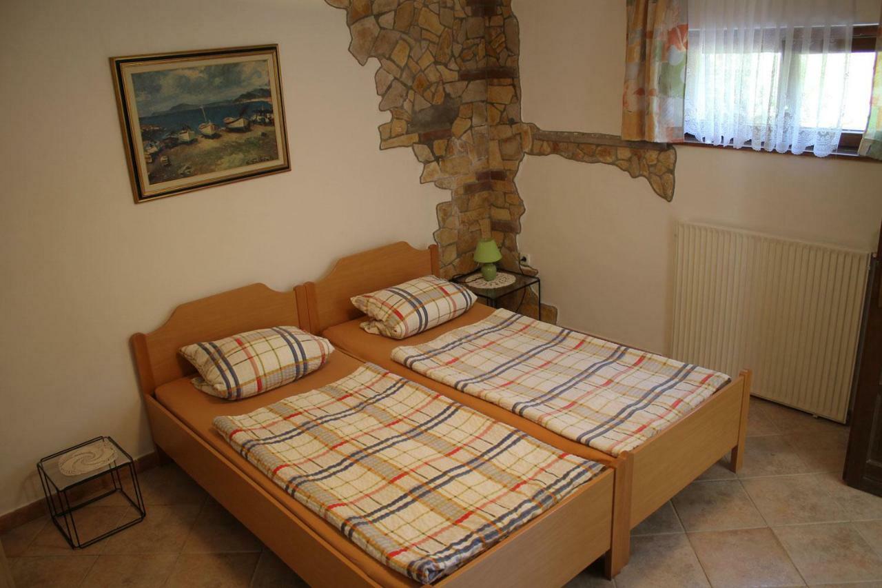 Apartmenthaus Fa Ровин Екстериор снимка