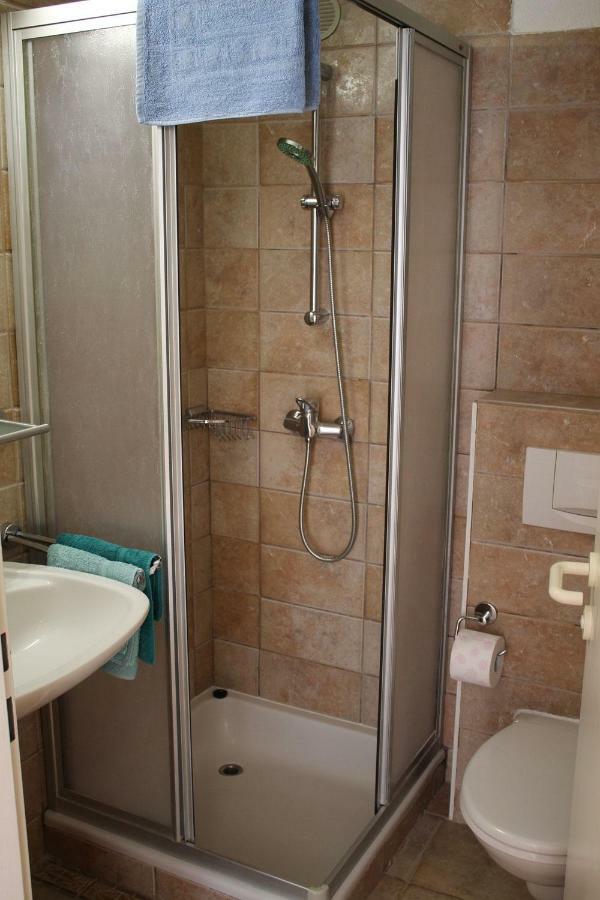 Apartmenthaus Fa Ровин Екстериор снимка