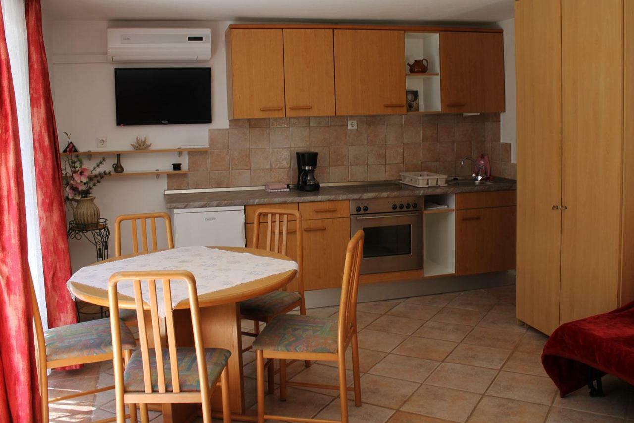 Apartmenthaus Fa Ровин Екстериор снимка