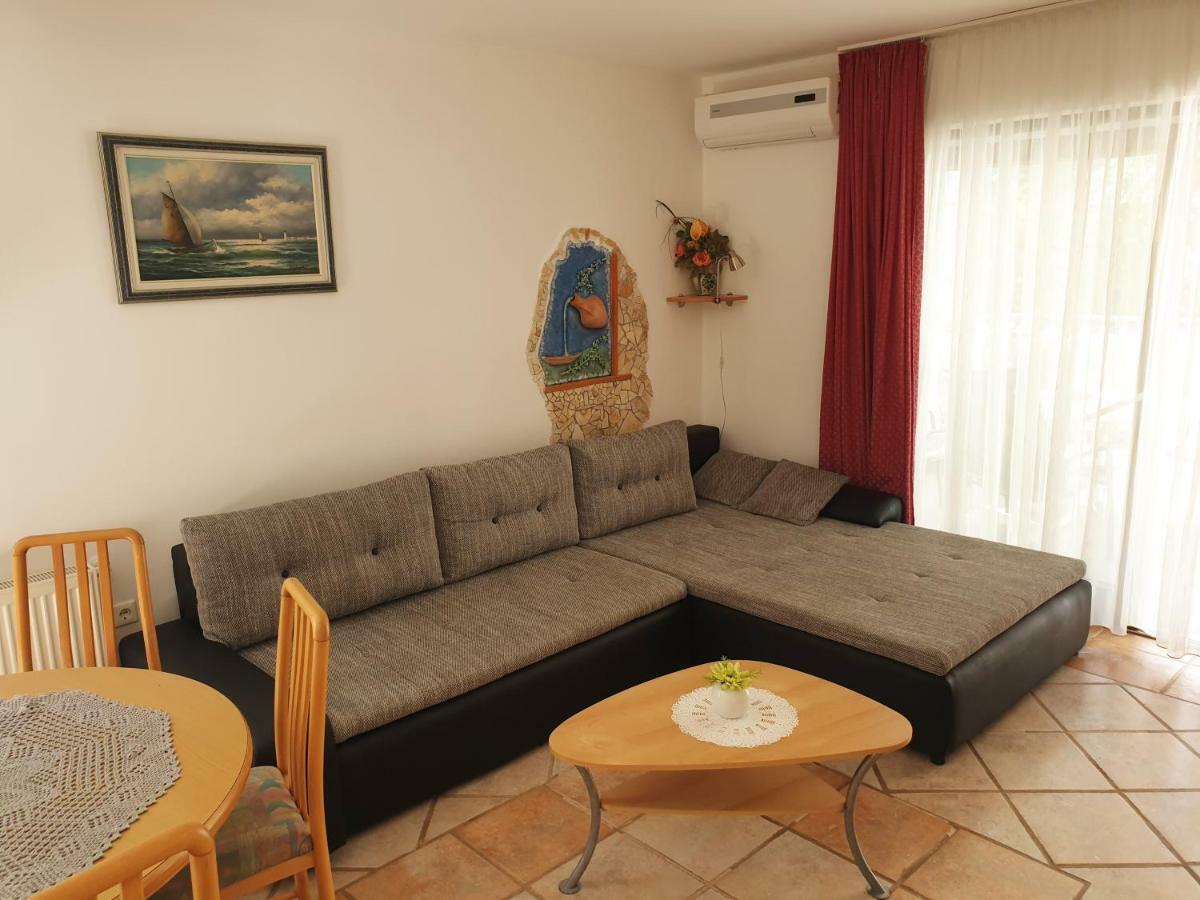 Apartmenthaus Fa Ровин Екстериор снимка