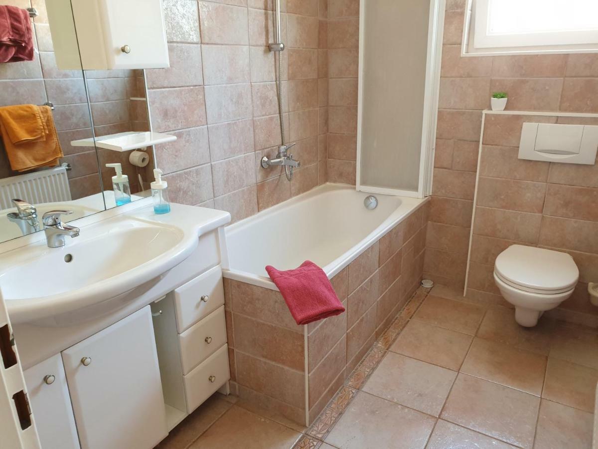 Apartmenthaus Fa Ровин Екстериор снимка