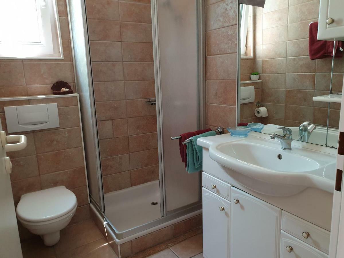 Apartmenthaus Fa Ровин Екстериор снимка