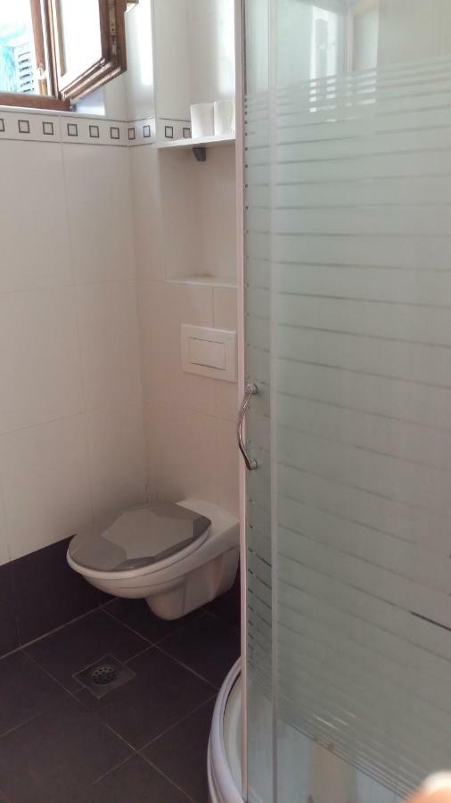 Apartmenthaus Fa Ровин Екстериор снимка