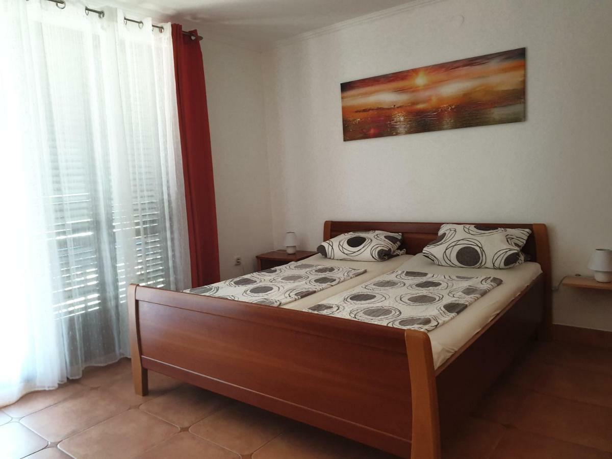 Apartmenthaus Fa Ровин Екстериор снимка