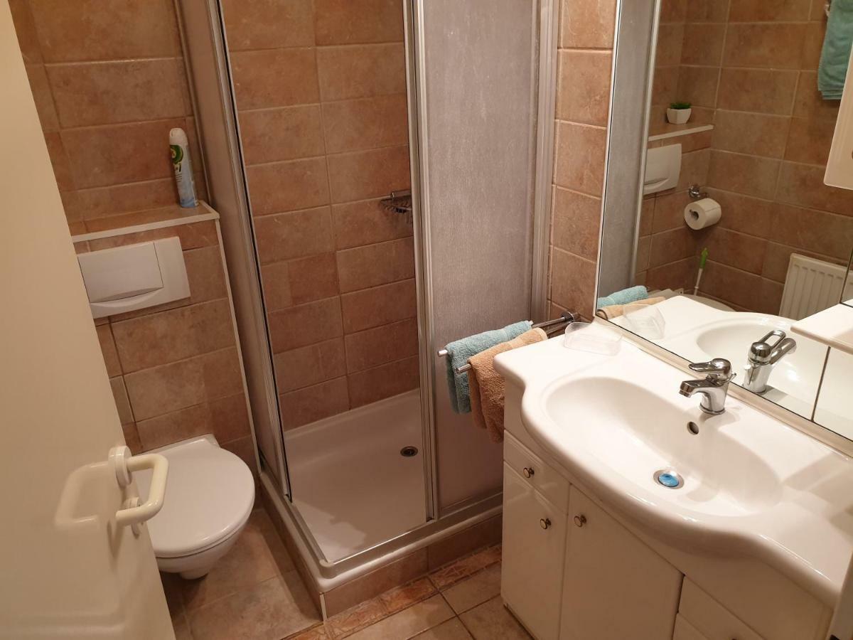 Apartmenthaus Fa Ровин Екстериор снимка